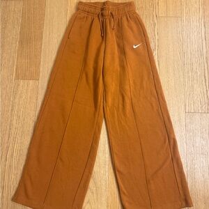 Nike Fleece Sweatpants in Burnt Orange size XS